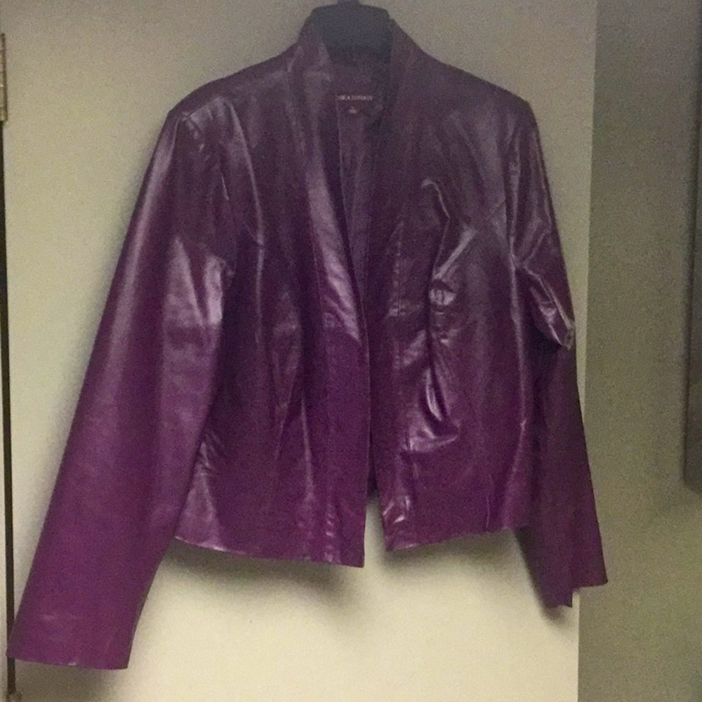 Cropped leather jacket